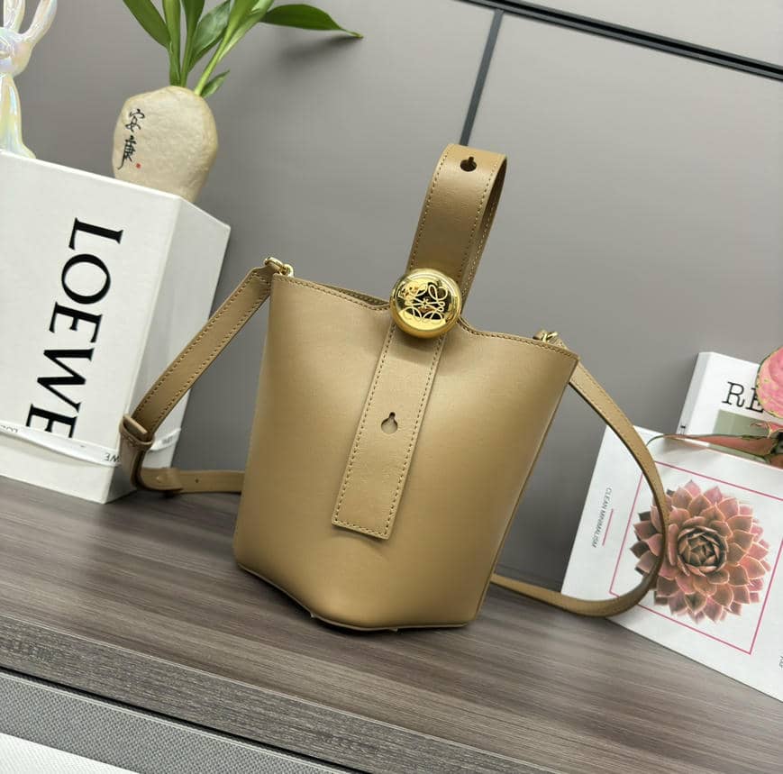 0010-New Pebble Bucket